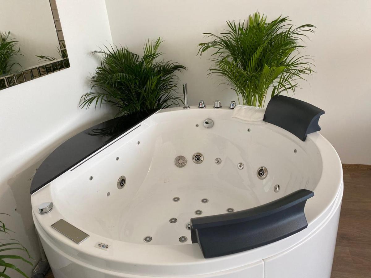 Die Oase - Luxurious Apartment Near The City Center With Free Parking Братислава Экстерьер фото